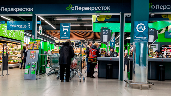 QR-КОД ДЛЯ "ПЕРЕКРЁСТКА": В БИТВЕ ТОРГОВЛИ И РЕТЕЙЛА ЖЕРТВОЙ ВЫБРАЛИ ПОКУПАТЕЛЕЙ