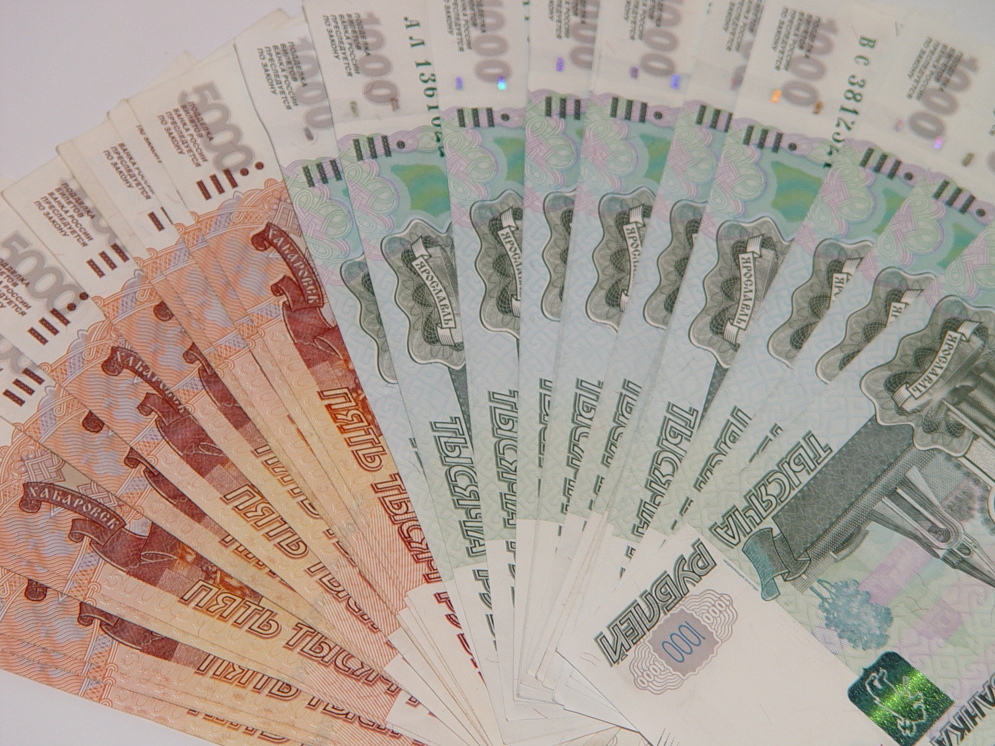 Петербуржец заплатил 1 млн долгов по алиментам в обмен на права 