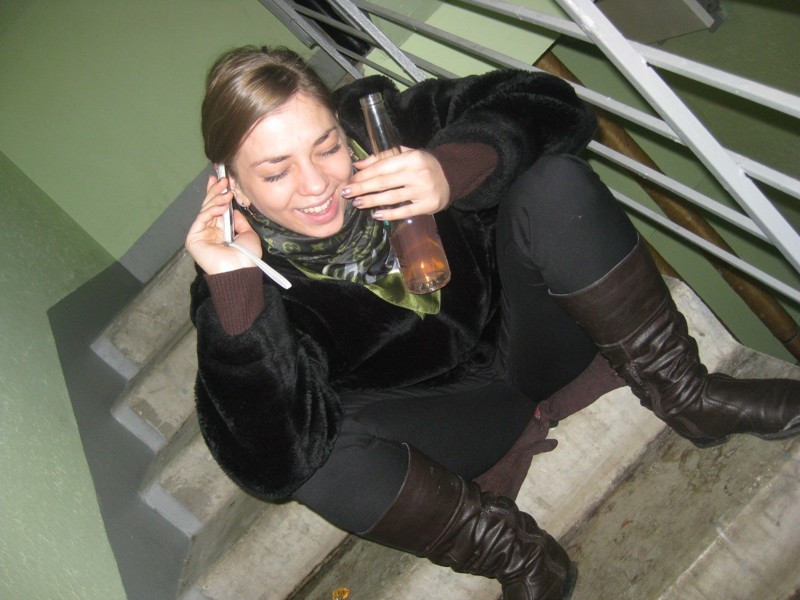 Возвращаясь домой, вы можете встретить их - королей и королев подъездов! быдло, гопники, подъезды, фотографии