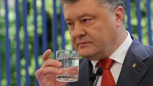 Порошенко приказал заставить детей Донбасса полюбить Украину