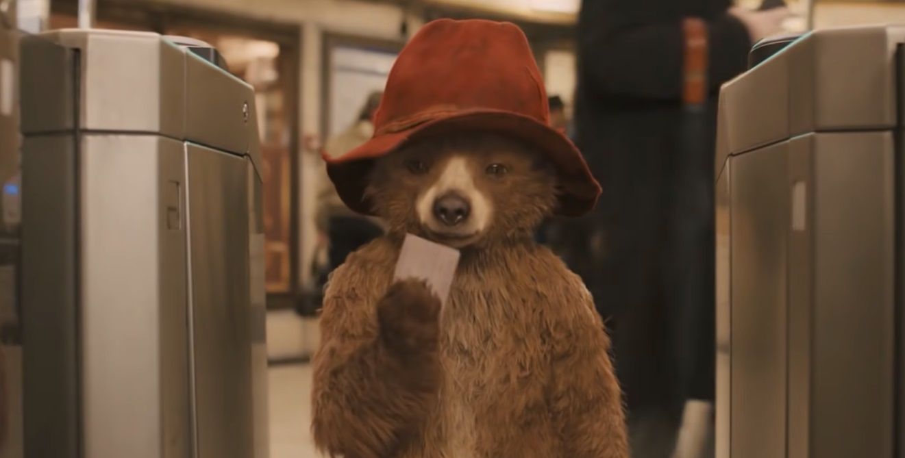 Жителей Великобритании попросили перестать нести плюшевых мишек к Букингемскому дворцу