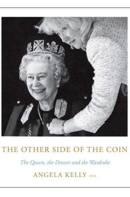 Королева Елизавета отказалась от натурального меха Монархии