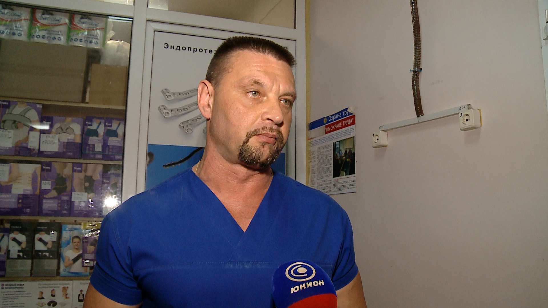 Несколько учителей пострадали в результате удара ракетой по школе в Донецке Несколько учителей пострадали в результате удара ракетой по школе в Донецке Видео,Репортажи,ФАН-ТВ