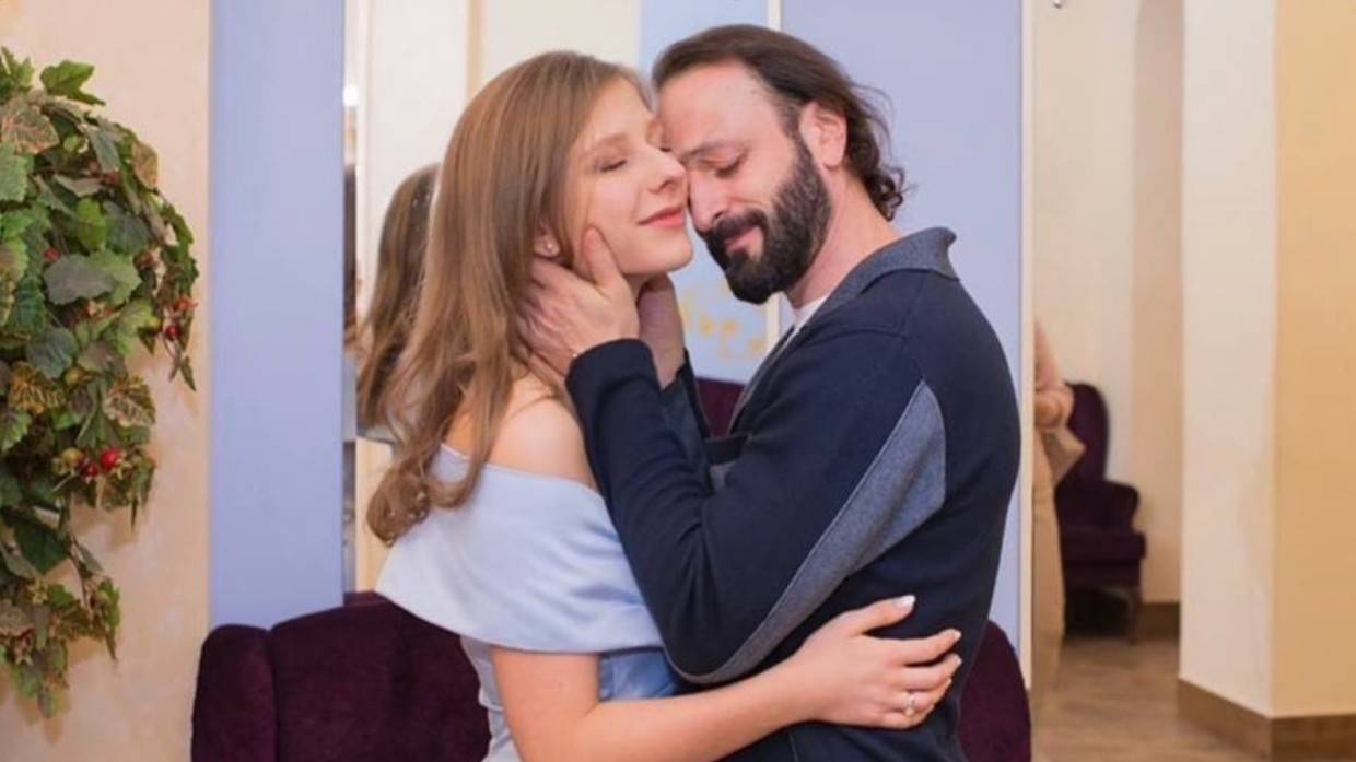 Арзамасова подготовила трогательный сюрприз к возвращению Авербуха с Олимпиады