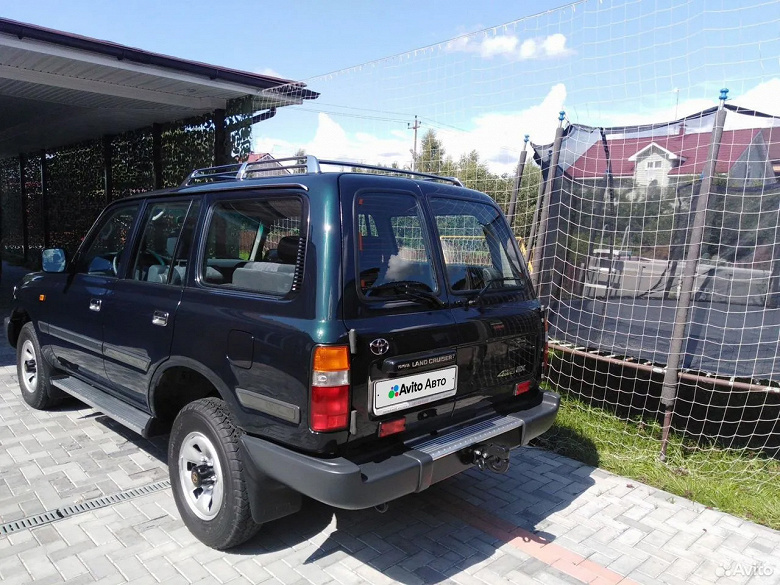  в России продают 30-летний Toyota Land Cruiser 80 с пробегом всего 1400 км