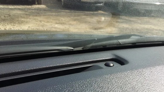 В автосалоне разъяснили, почему категорически нельзя накрывать выступ на передней панели автомобиля