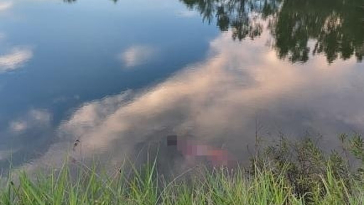 Отдыхающие обнаружили труп мужчины в озере в пригороде Владивостока