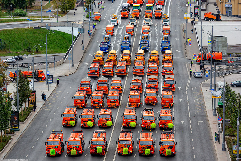 Парад коммунальной техники в Москве 