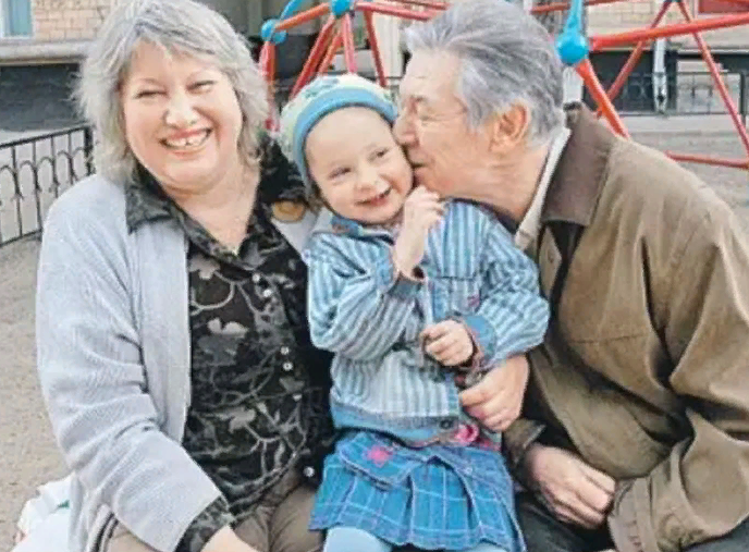 Александр Белявский: глубокая семейная драма артиста и поздняя радость отцовства Александр Белявский: глубокая семейная драма артиста и поздняя радость отцовства Звезды