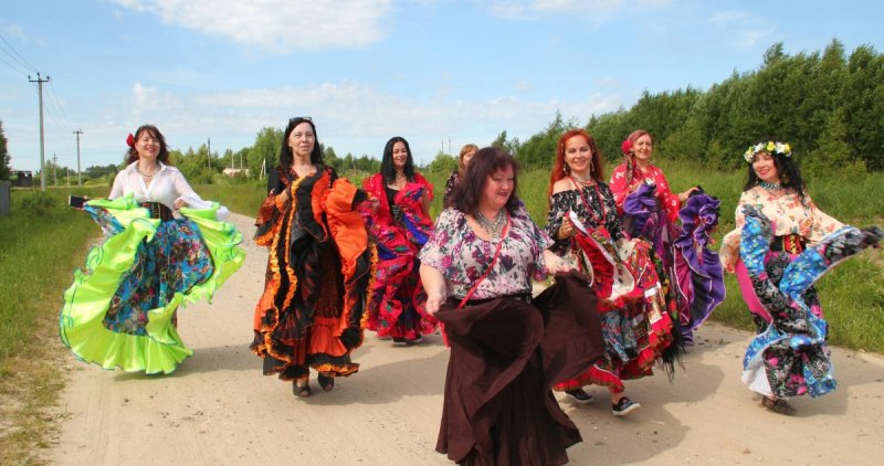 Почему цыганки не носят брюки