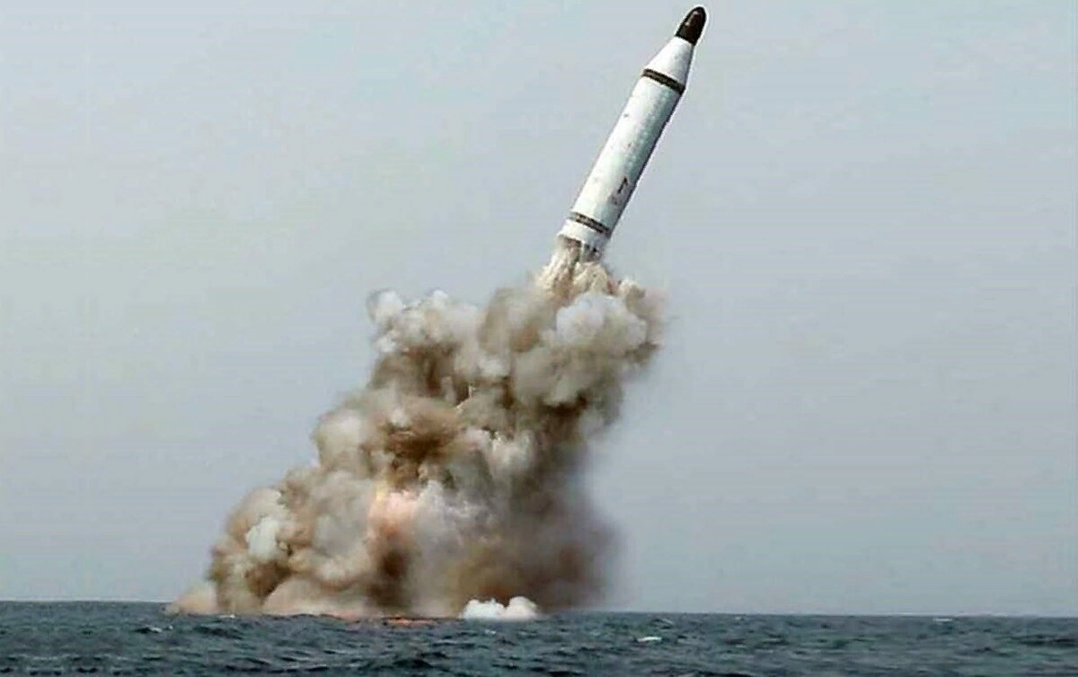 Запуск ракеты с подводной лодки, Россия. Источник изображения: https://vk.com/denis_siniy
