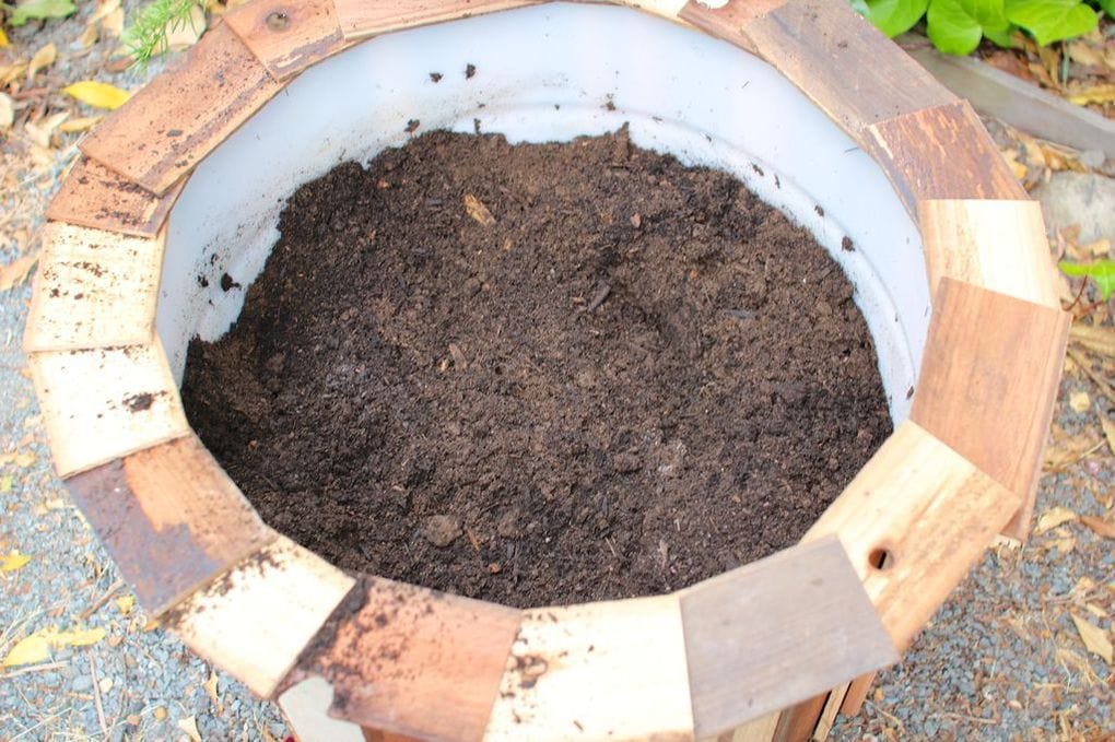 Удачный и красивый декор для сада из копеечной бочки Удачный и красивый декор для сада из копеечной бочки домашний очаг,идеи для дачи,рукоделие,своими руками