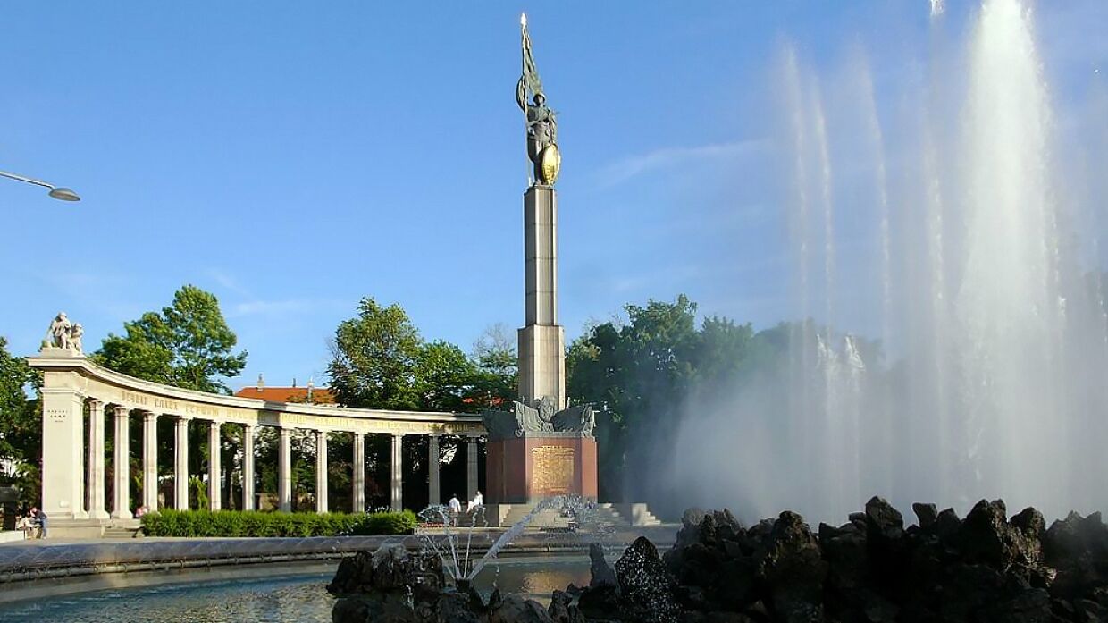 памятник воинам в вене