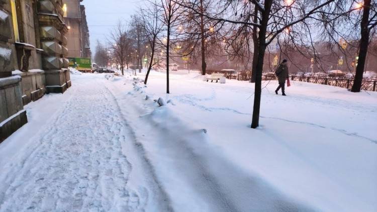 Толстый снег. Заснеженный Петербург. Снегопад в Петербурге. Зимний Петербург снегопад. Снежный СПБ ночью.