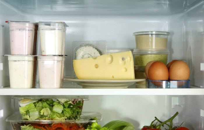 Сыр, йогурт и яйца - далеко не все продукты, которые можно есть после просрочки