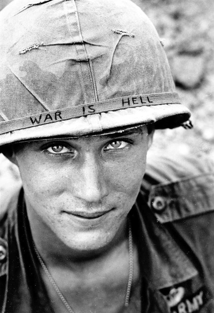 15. "Война - это ад" - надпись на каске американского солдата во Вьетнаме, 1965 год в мире, интересное, исторические кадры, подборка, редкие фото, снимки, события, фото