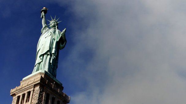 Экс-сотрудник ЦРУ: если Европа не поможет, мы все скоро будем говорить по-русски 
