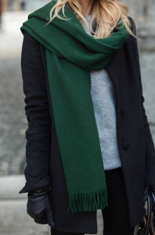 Зеленому пальто какой шарф носить