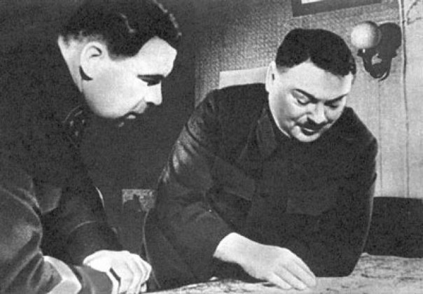 Руководители обороны Ленинграда — Л. А. Говоров и А. А. Жданов. 1942 г.