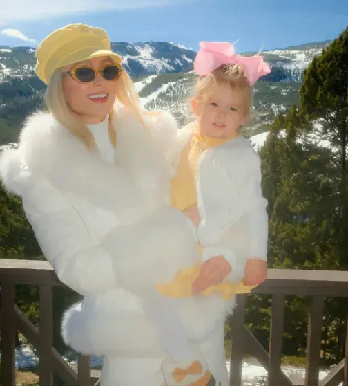 Пэрис Хилтон отдыхает с детьми на горнолыжном курорте Хилтон, детьмиПэрис, Пэрис, дочерью, соцсетях, предпринимателя, Картера, ЛондонПэрис, 45летняя, светской, бурной, критикуют, отказалась, уделяет, периодически, матерей, суррогатных, появились, которые, жизни