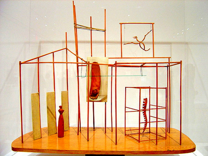 Почему автор знаменитого «Шагающего человека» отрёкся от сюрреализма, и чем покоряли зрителей его скульптуры-«палочки» Почему автор знаменитого «Шагающего человека» отрёкся от сюрреализма, и чем покоряли зрителей его скульптуры-«палочки»