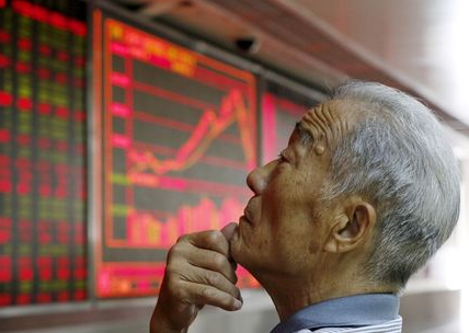 An investor watches an electronic board showing stock information at a brokerage office in Beijing, China, July 9, 2015. China shares rebounded sharply on Thursday, with the Shanghai Composite index posting its biggest percentage gain in six years, as a fresh round of government support measures stemmed panic selling. REUTERS/Kim Kyung-Hoon