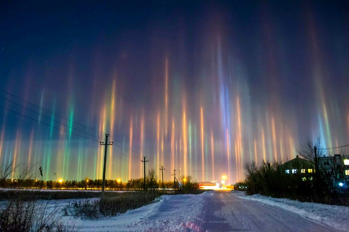 Природа бьёт светом в небо и без прожекторов. /Фото: ria56.ru