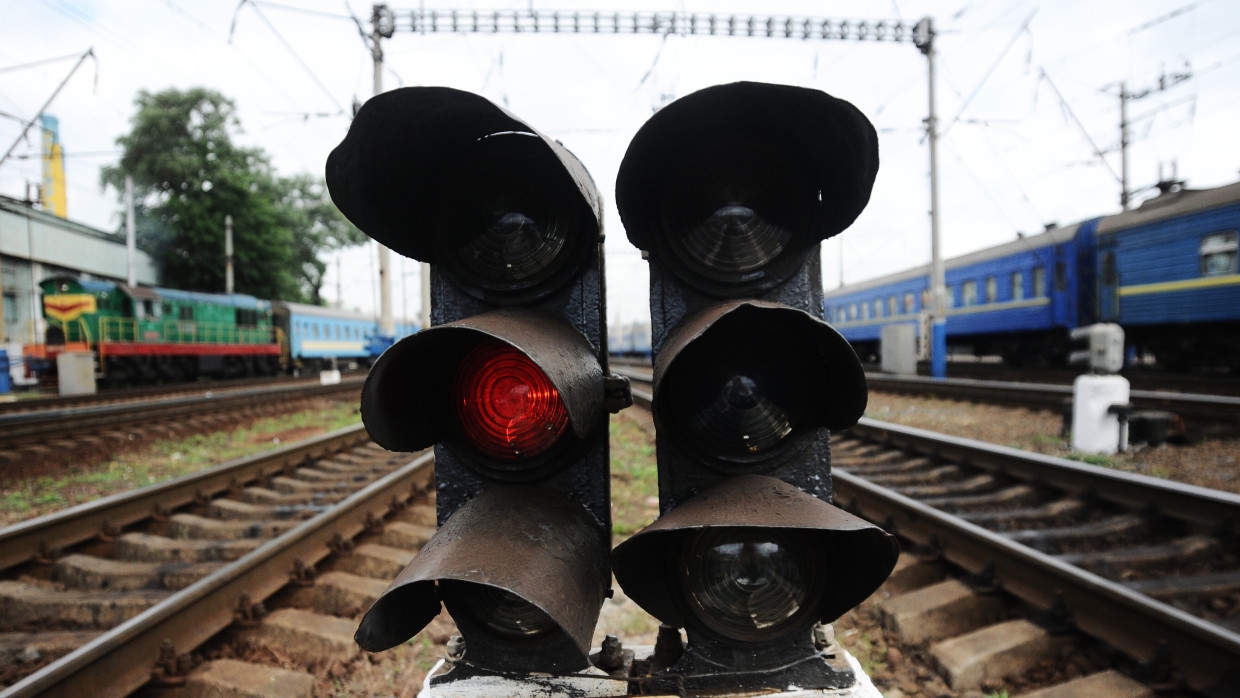 Два человека стали жертвами столкновения поездов в Амурской области