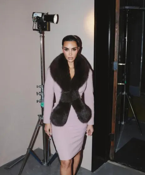 Ким Кардашьян выставила на аукцион свои наряды из сериала 