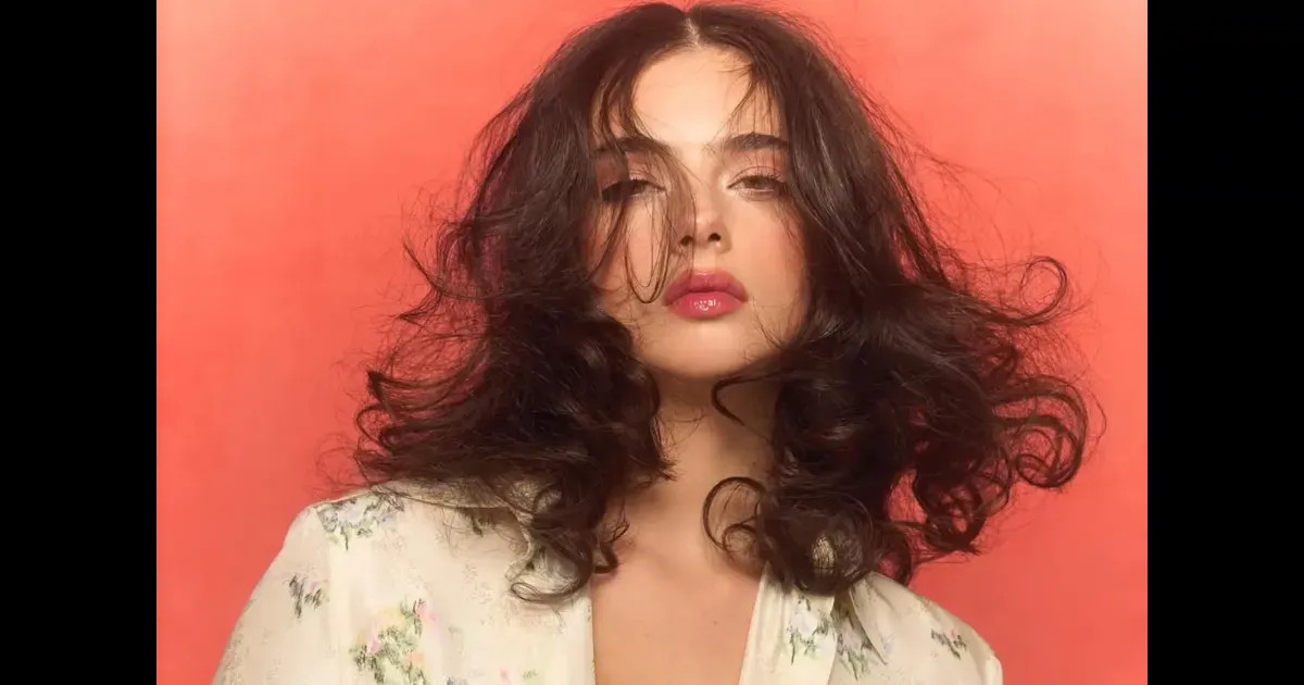 Дева Кассель