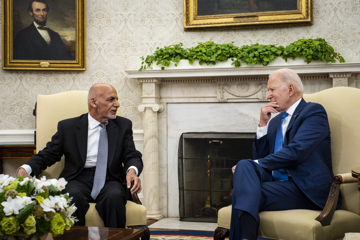 Джо Байден и Ашраф Гани обсудили наступление «Талибана» в Афганистане Весь мир