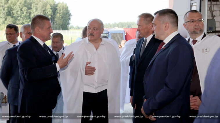 Лукашенко проверил работу агрообъединений