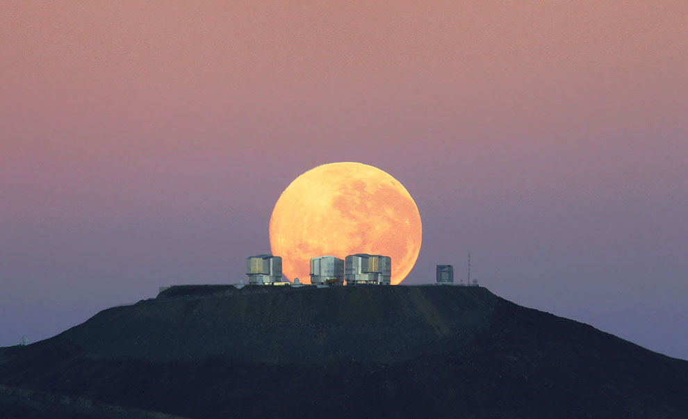 Очень Большой Телескоп (VLT) и Луна