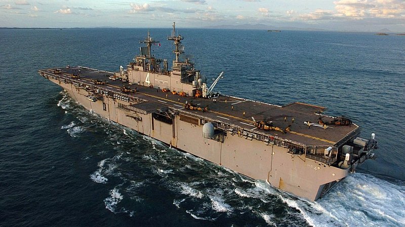 Универсальный десантный корабль "Боксер" (класс "Уосп"), США