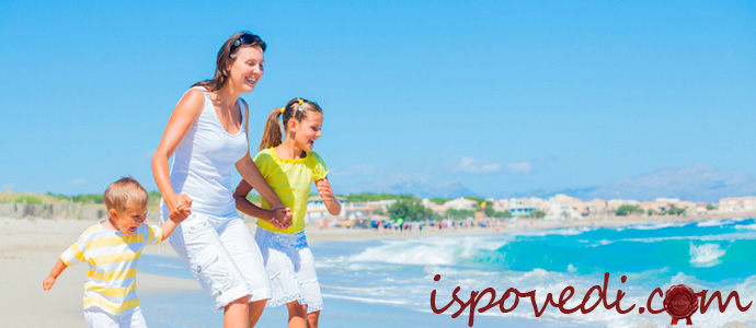 жена отдыхает на море без мужа