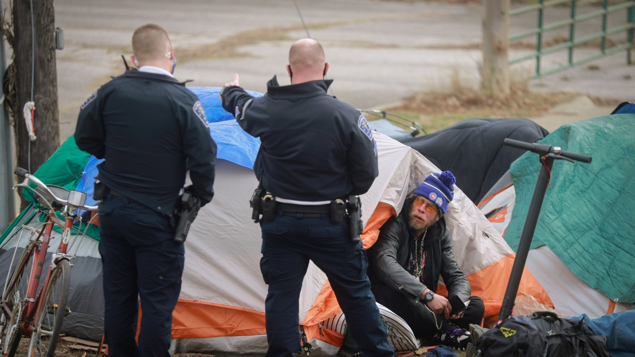 Верховный суд США разрешил домовладельцам Нью-Йорка выселять должников