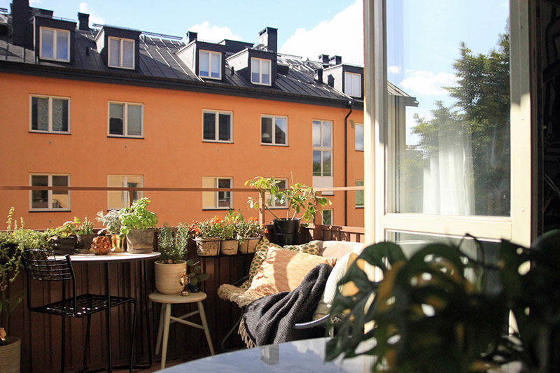 Небольшая шведская квартира с зеленой гостиной (39 кв. м) Небольшая шведская квартира с зеленой гостиной (39 кв. м) зеленый цвет