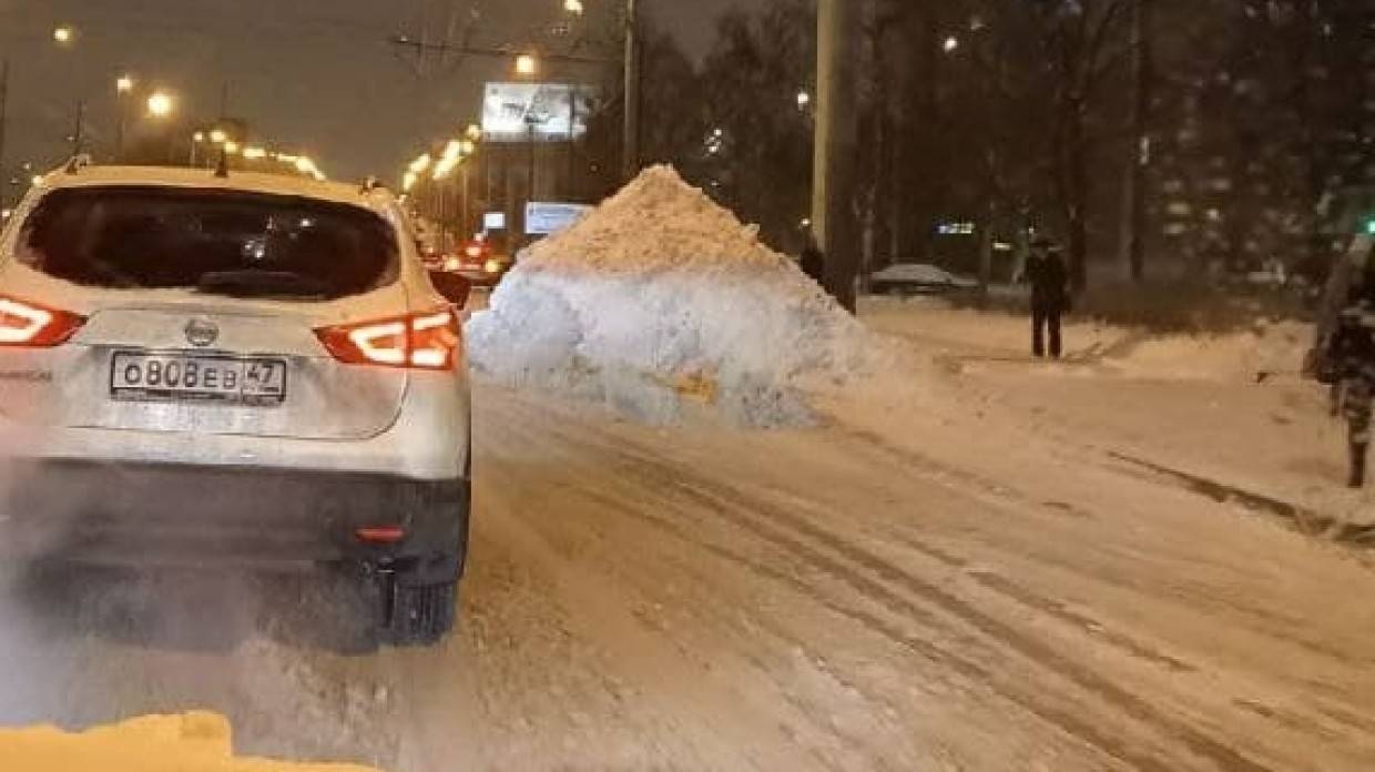 30 ноября фото. Движение в снегопад. Снегопад в Санкт-Петербурге вчера. Заснеженная дорога фото. Снегопад пробки.