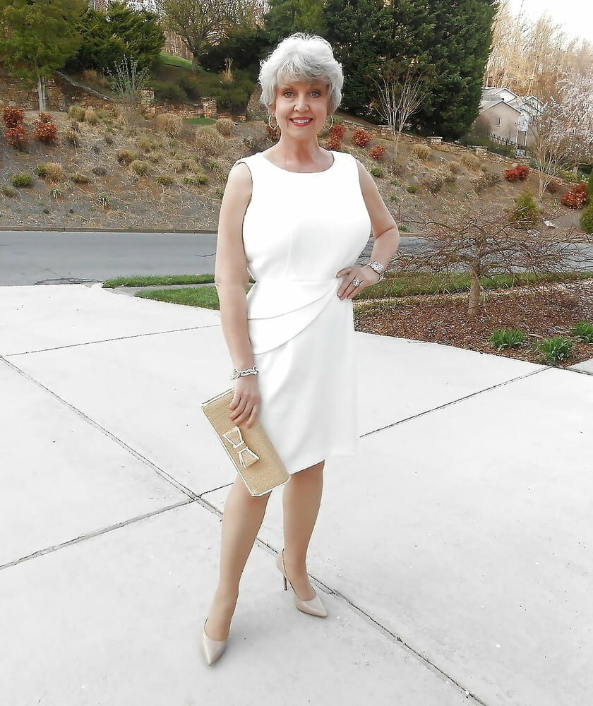 Белое платье для женщины 50 лет
