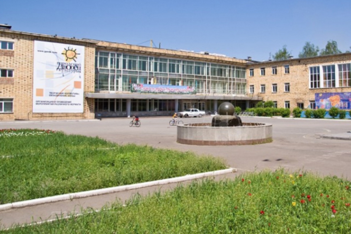 Дк красноярский. Правобережный ГОРДК Красноярск. ДК Красноярск. Здание ГОРДК Красноярск. ДК на Свободном Красноярск.