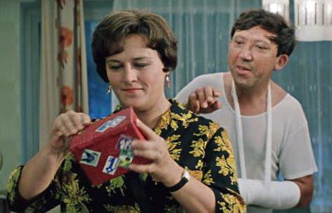 “Больше мы не встречались”. 25 женщин - о своих худших подарках от мужчин 