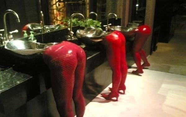 20+ фото общественных туалетов, которые доказывают, что наш мир явно не в порядке