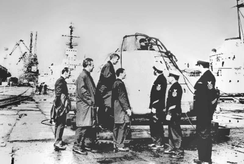 Передача капсулы Apollo в порту Мурманска американским морякам 70-е, СССР, Союз-Апполон