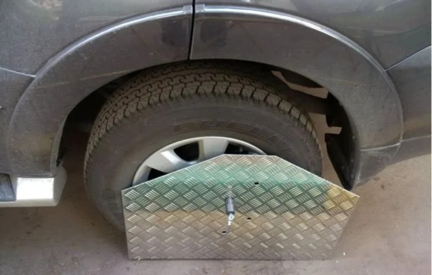 Московский финансист придумал защиту от эвакуации автомобиля Московский финансист придумал защиту от эвакуации автомобиля