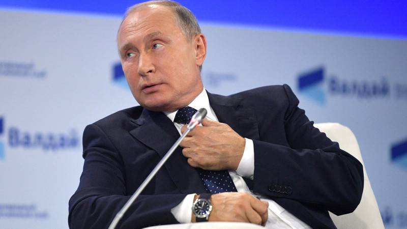 Путин счел недопустимым приравнивание коммунистов к нацистам Политика