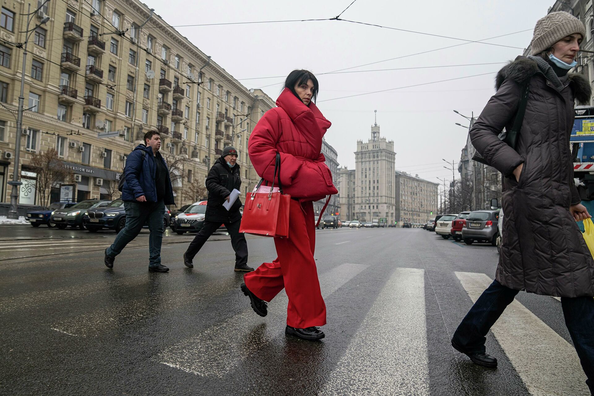 Включи видео прохожу. Москва прохожие. Киев прохожие. Москва Украина. Интервью в Харькове у прохожих о границей 1992.