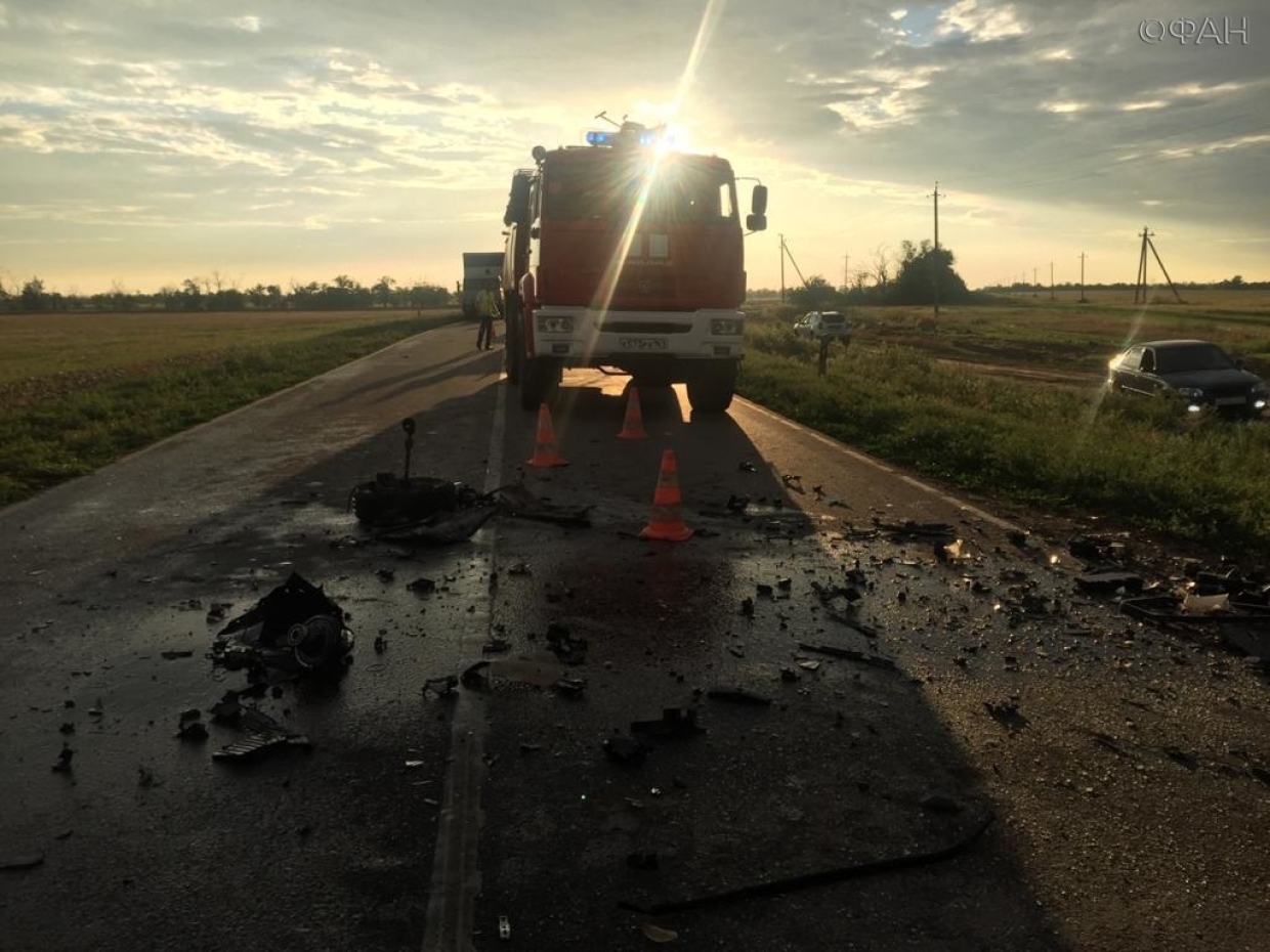 Один погиб, 11 пострадали в страшном ДТП с «Газелью» и Nissan под Ростовом