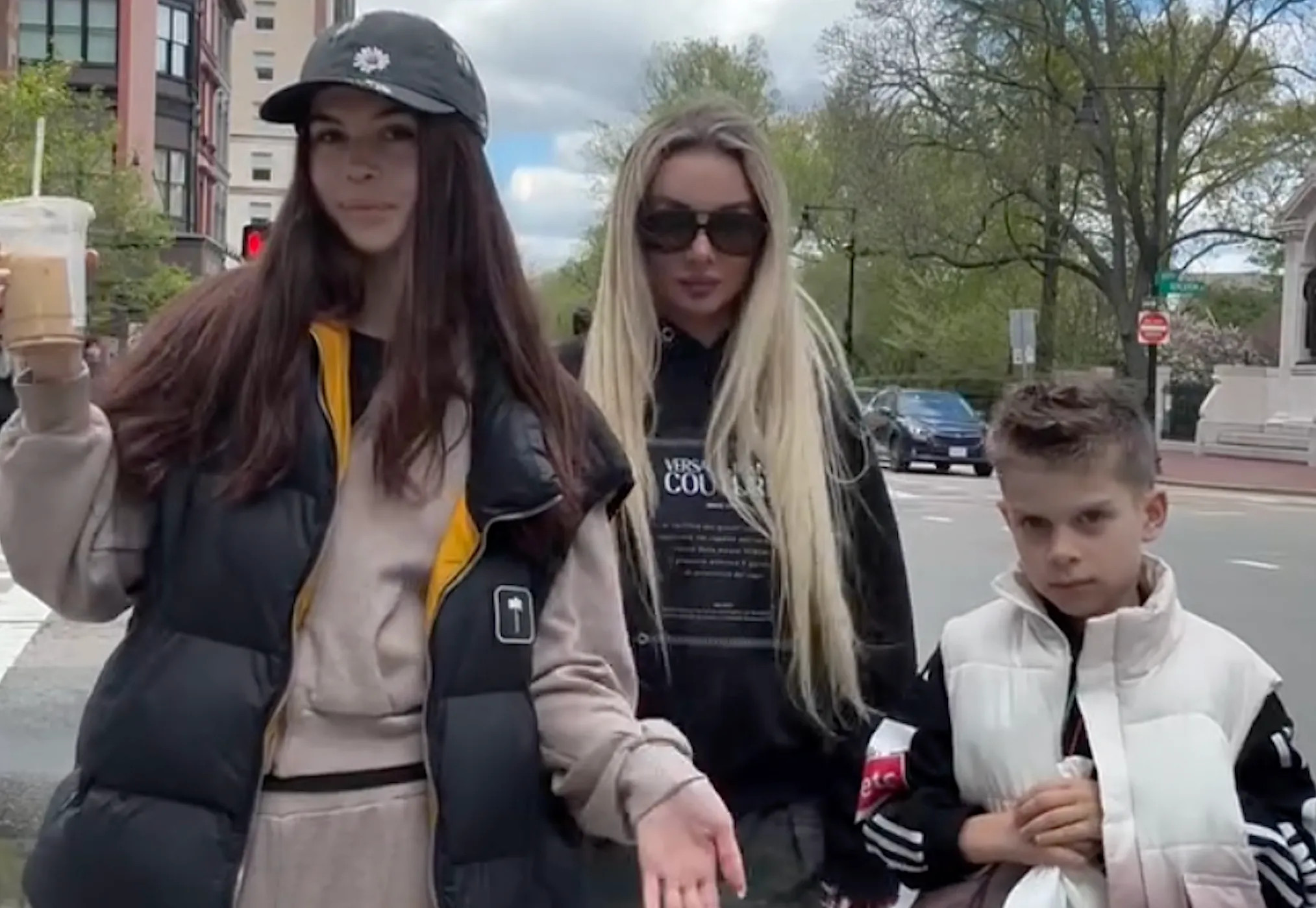 Анна Седокова воссоединилась с тремя детьми в США