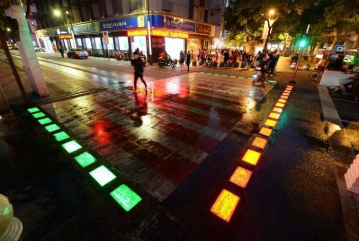 Подсветка пешеходного перехода. | Фото: Новости N.