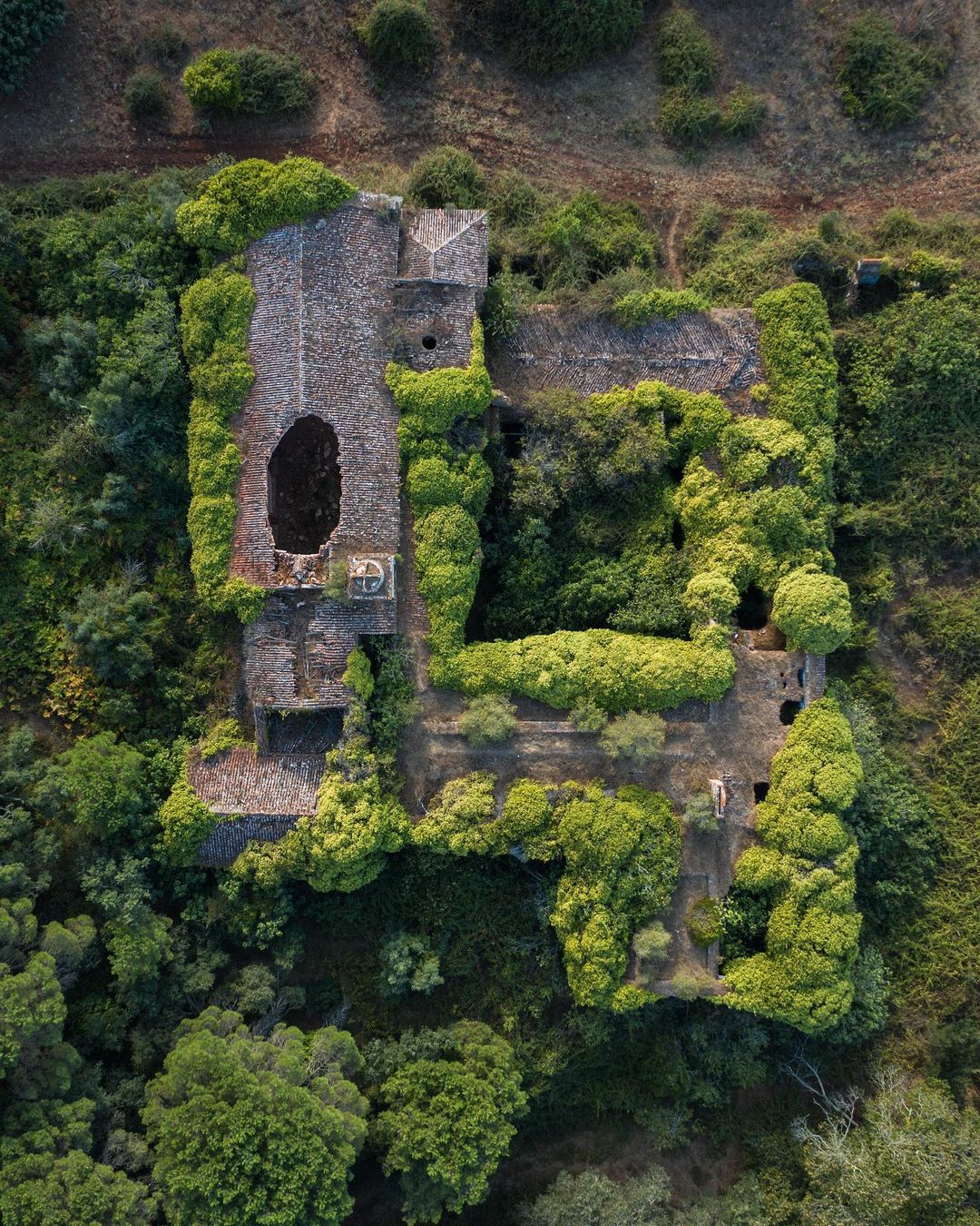 Атмосферные заброшенные места в разных уголках Европы 